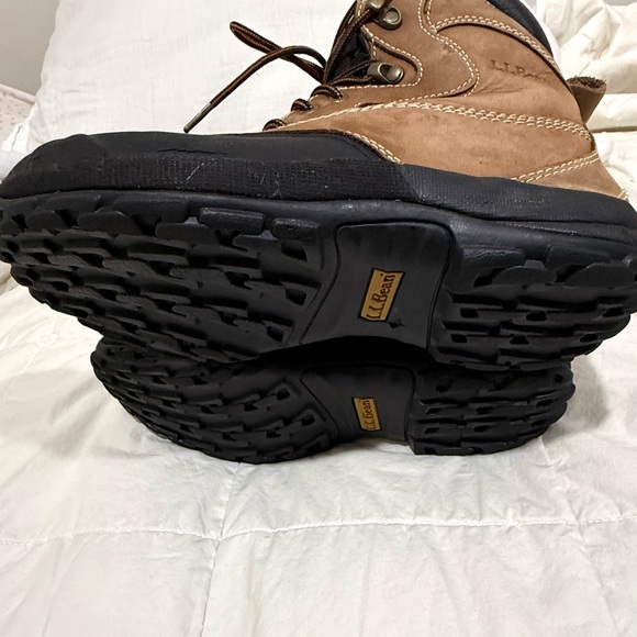 L.L. Bean Men's Black and Tan insulated duck snow boots - Picture 3 of 5